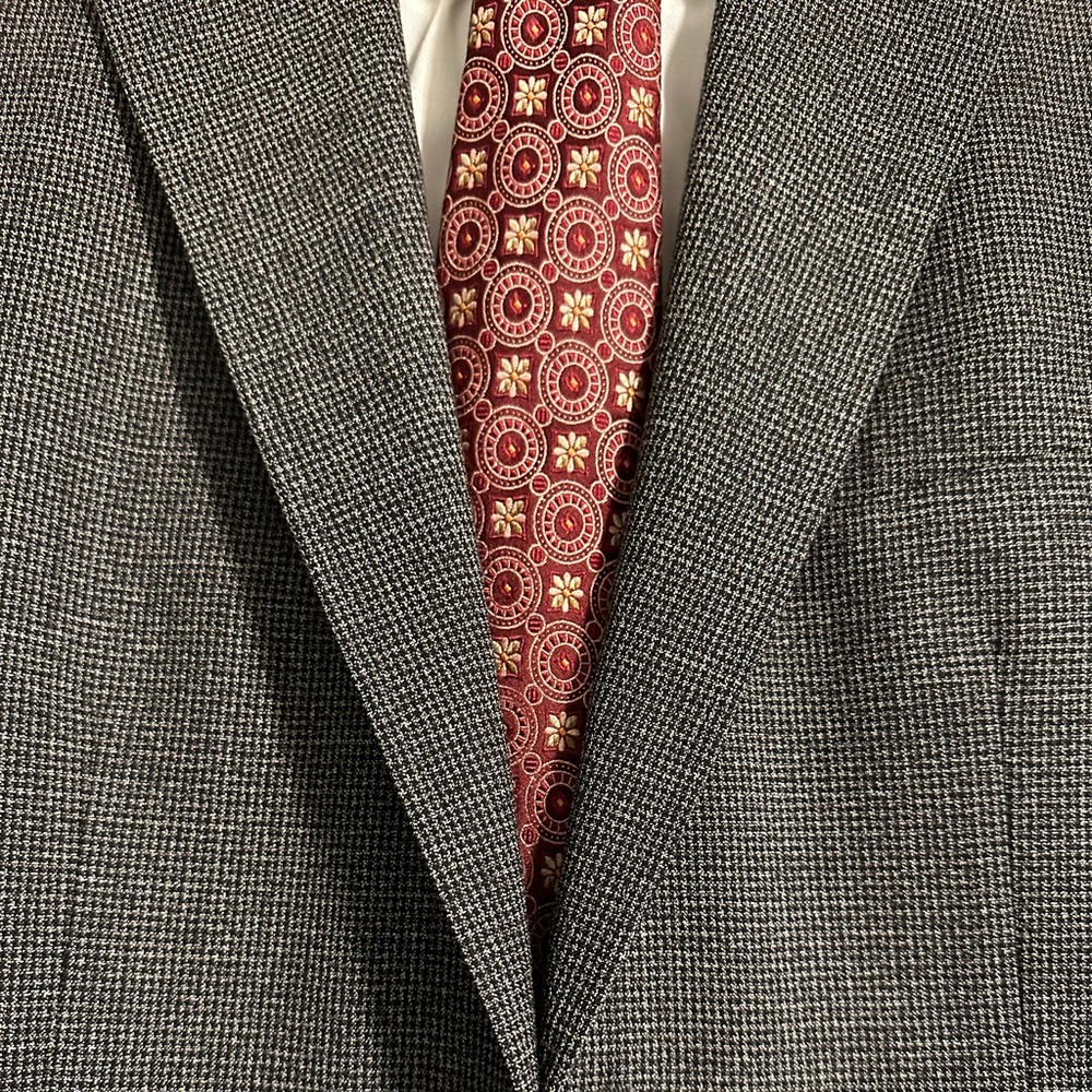 Canali 100% Silk Tie – Burgundy Geometric Pattern, Made in Italy - Picture 8 of 9